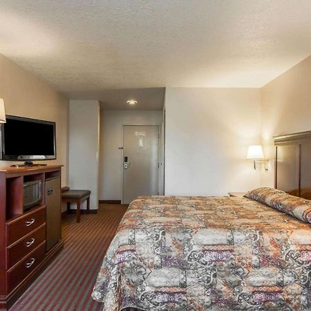 Bridgeway Inn & Suites Sublimity Exterior photo