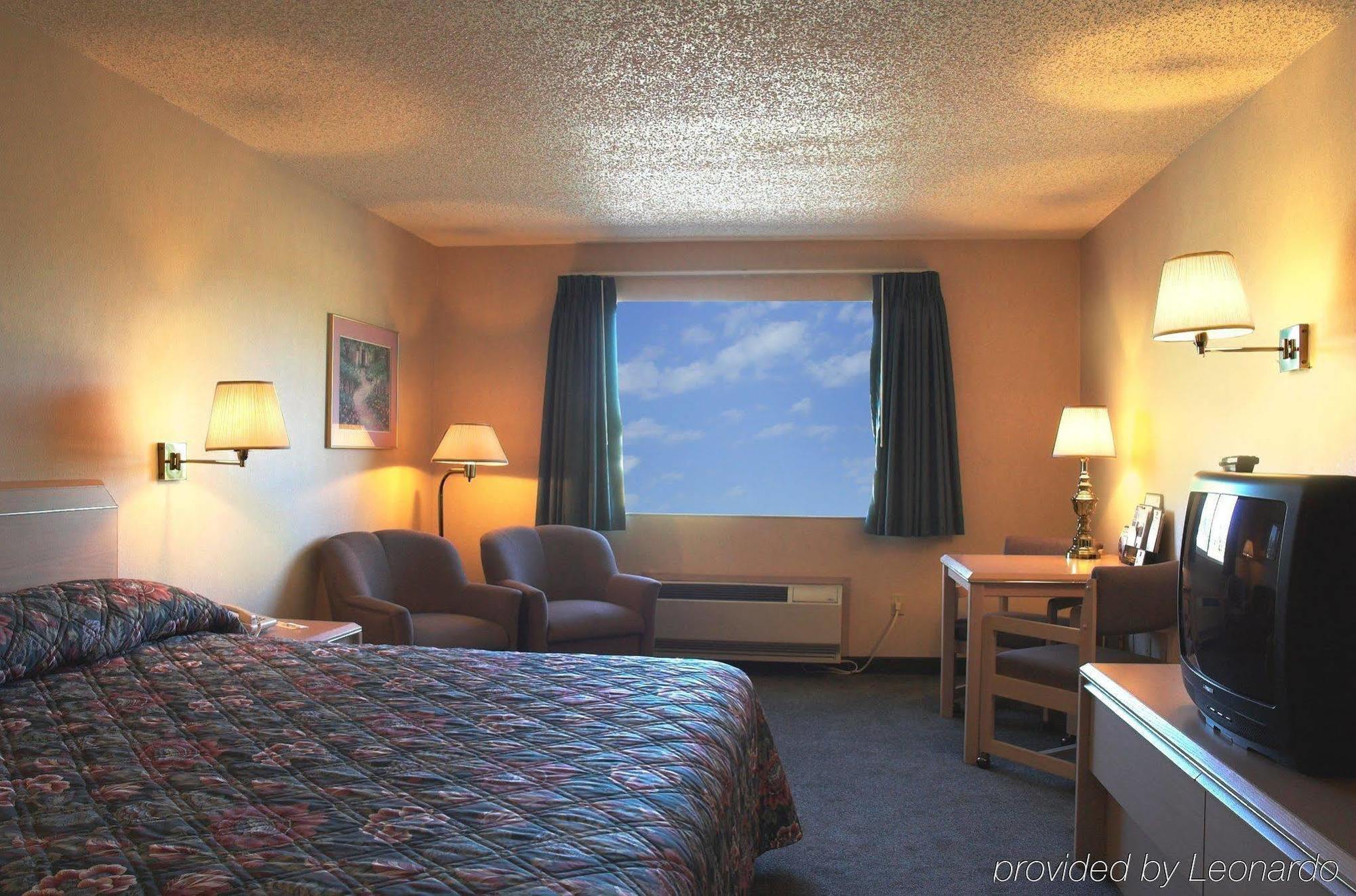 Bridgeway Inn & Suites Sublimity Room photo