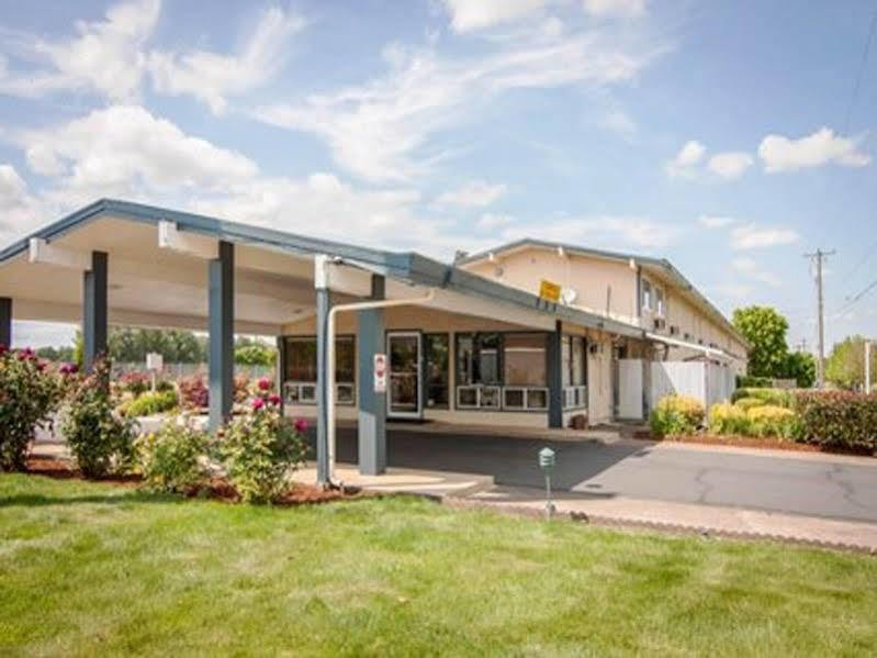 Bridgeway Inn & Suites Sublimity Exterior photo