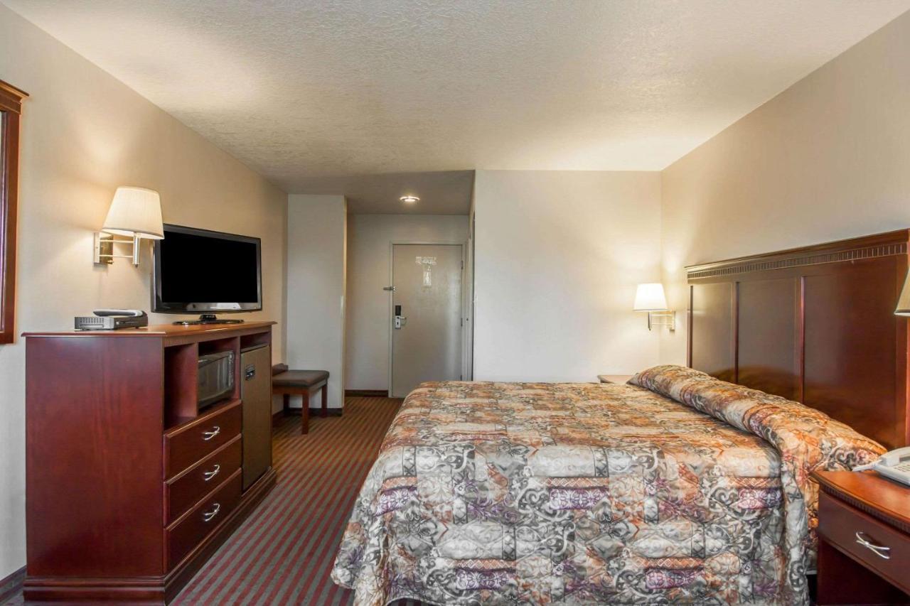 Bridgeway Inn & Suites Sublimity Exterior photo